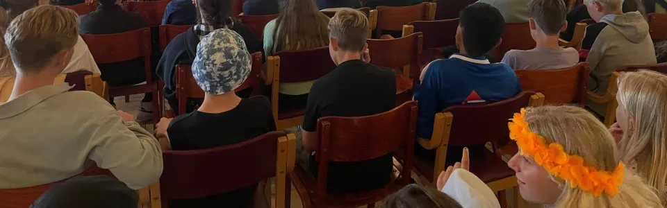 Volle zaal tijdens het programma met het thema Dromen in kleur