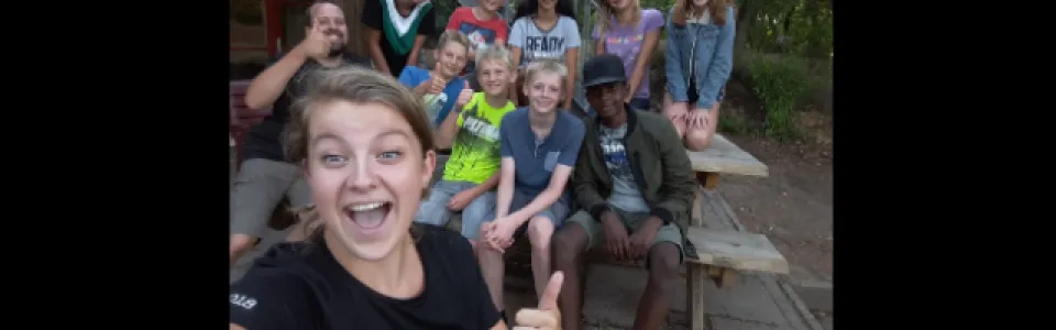 Foto op een donkere achtergrond tijdens de avondactiviteit
