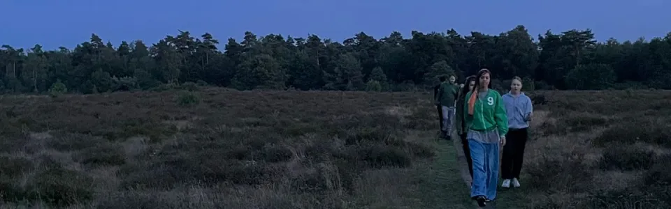 Ochtendhike over de heide bij zonsopgang