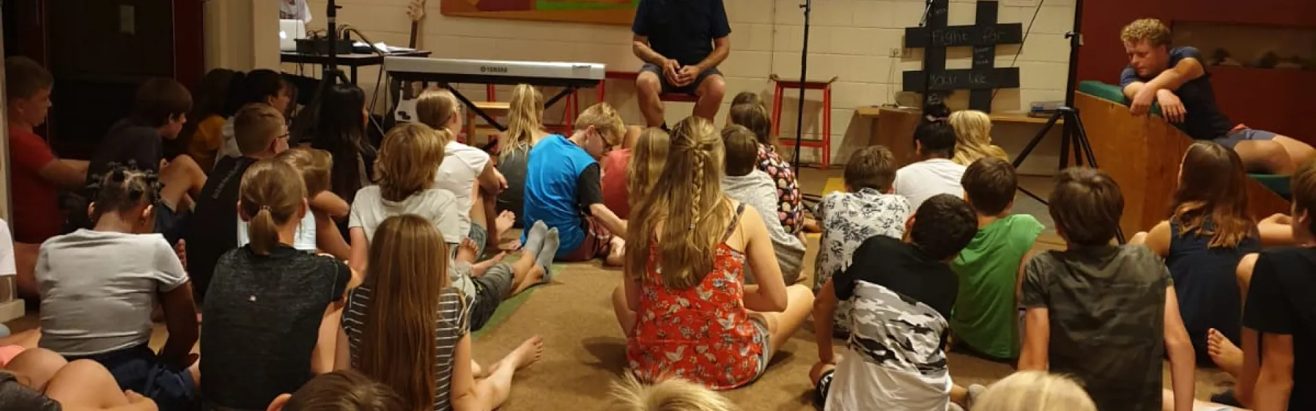 Deelnemers in de zaal met kussens