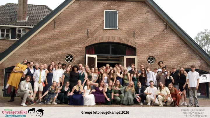 Groepsfoto van Jeugdkamp week 2 in 2026
