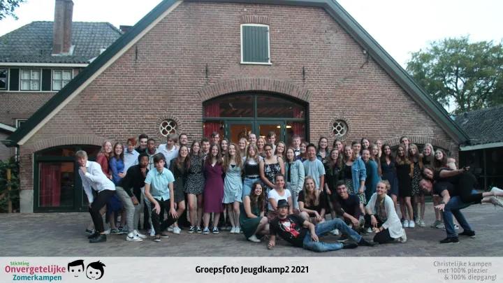 Groepsfoto van Jeugdkamp week 2 in 2021